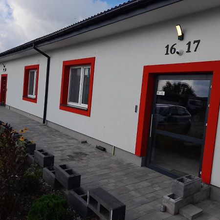Czerwony Szafir Grodzisk Hostel กรอดยิสค์ มาโซเวียสกี ภายนอก รูปภาพ