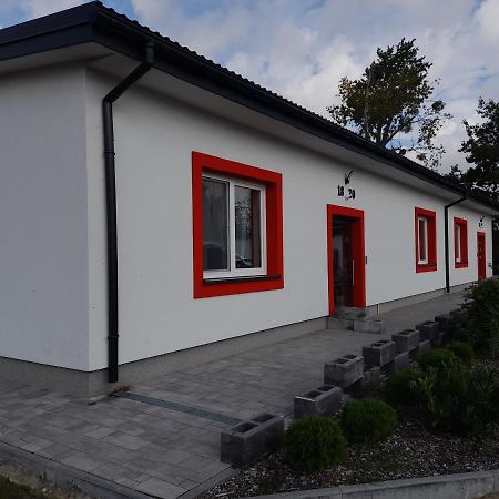Czerwony Szafir Grodzisk Hostel กรอดยิสค์ มาโซเวียสกี ภายนอก รูปภาพ