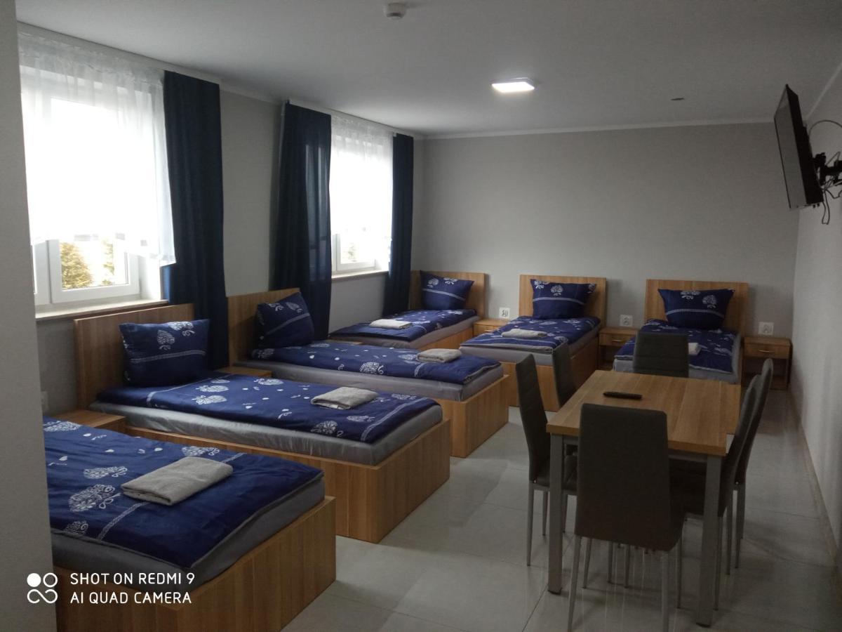 Czerwony Szafir Grodzisk Hostel กรอดยิสค์ มาโซเวียสกี ภายนอก รูปภาพ