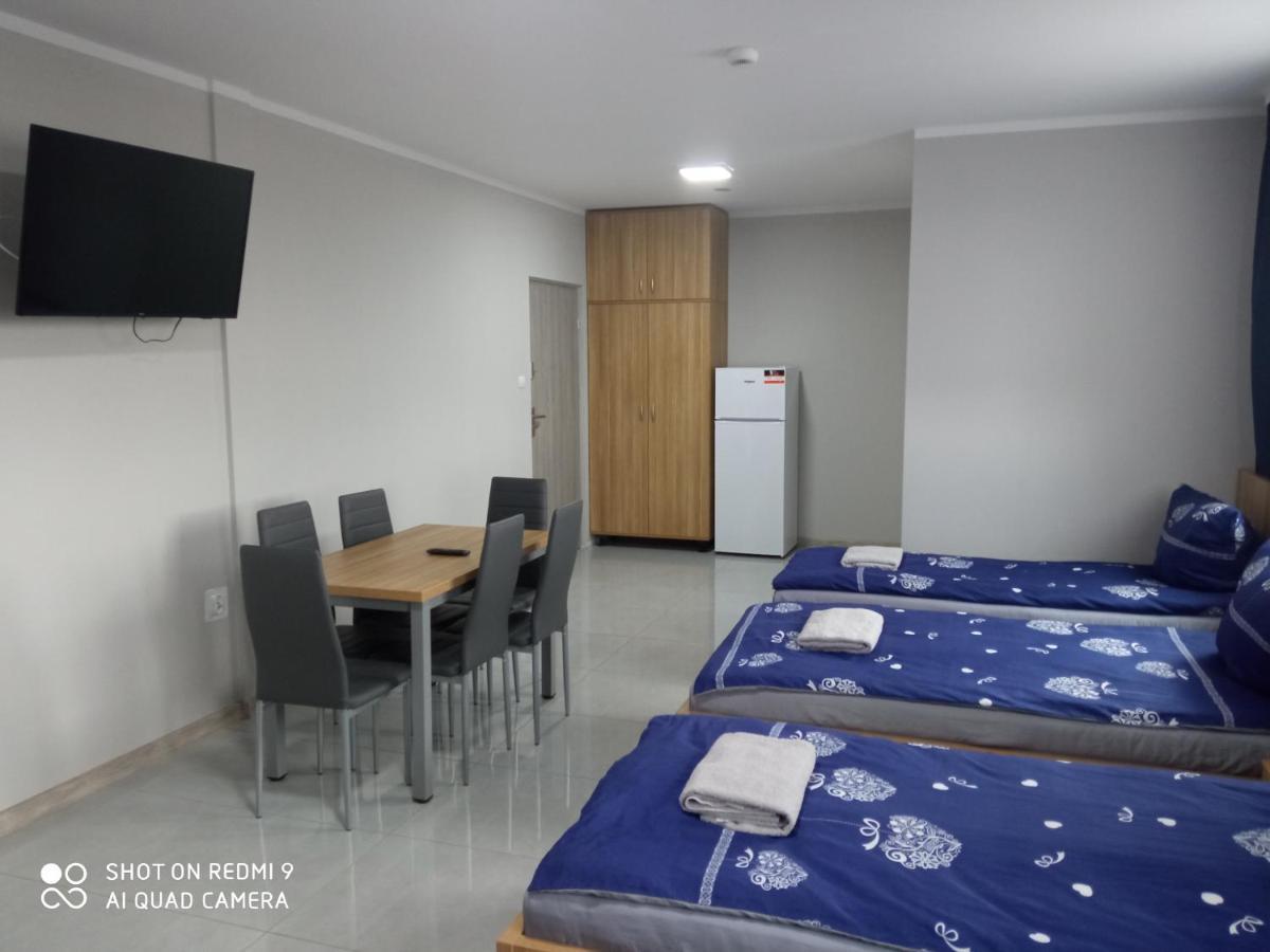 Czerwony Szafir Grodzisk Hostel กรอดยิสค์ มาโซเวียสกี ภายนอก รูปภาพ