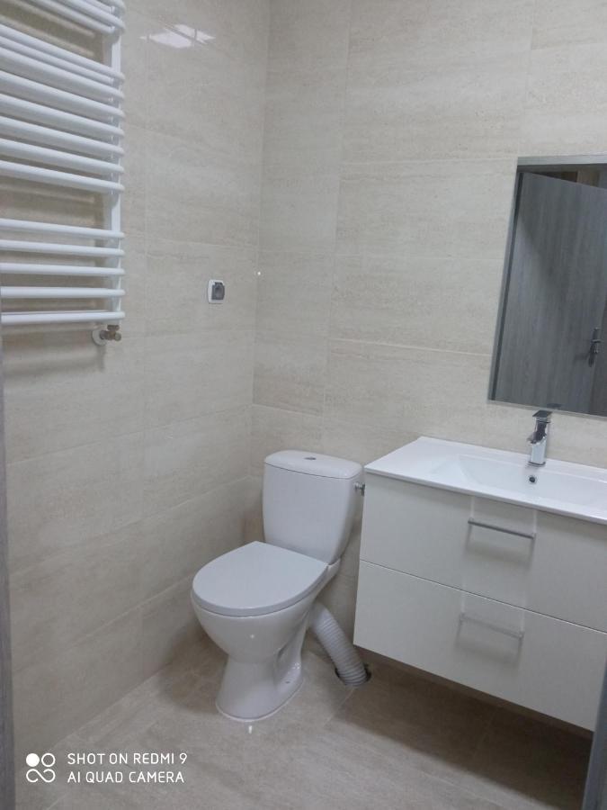 Czerwony Szafir Grodzisk Hostel กรอดยิสค์ มาโซเวียสกี ภายนอก รูปภาพ
