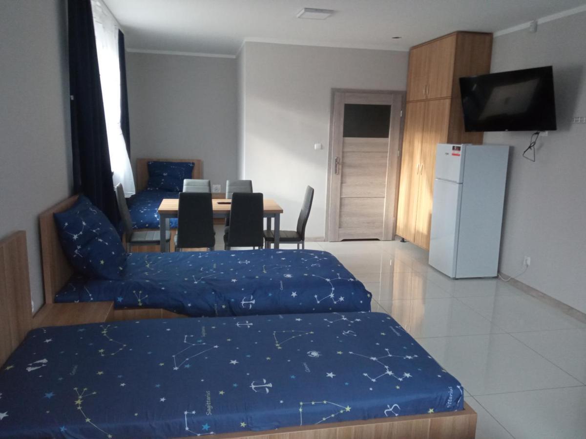Czerwony Szafir Grodzisk Hostel กรอดยิสค์ มาโซเวียสกี ภายนอก รูปภาพ