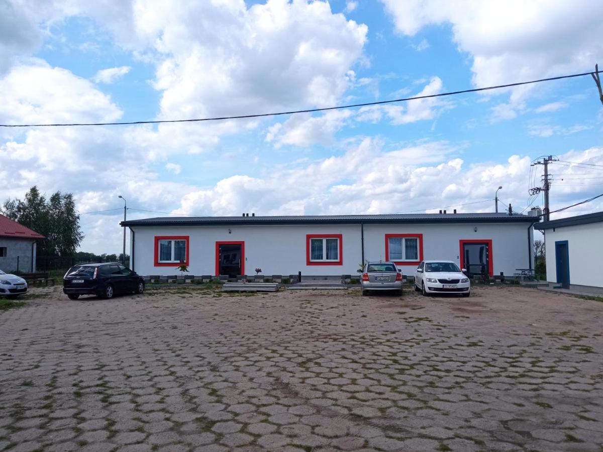 Czerwony Szafir Grodzisk Hostel กรอดยิสค์ มาโซเวียสกี ภายนอก รูปภาพ