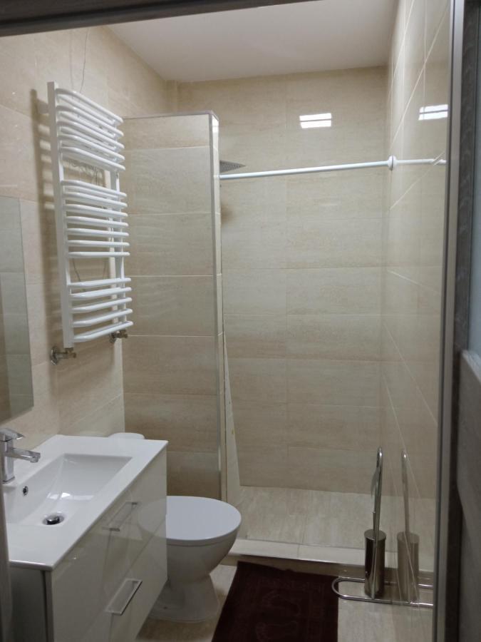 Czerwony Szafir Grodzisk Hostel กรอดยิสค์ มาโซเวียสกี ภายนอก รูปภาพ