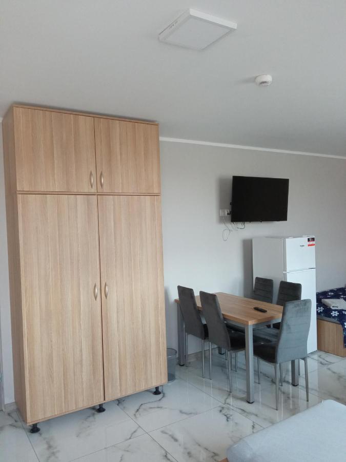Czerwony Szafir Grodzisk Hostel กรอดยิสค์ มาโซเวียสกี ภายนอก รูปภาพ
