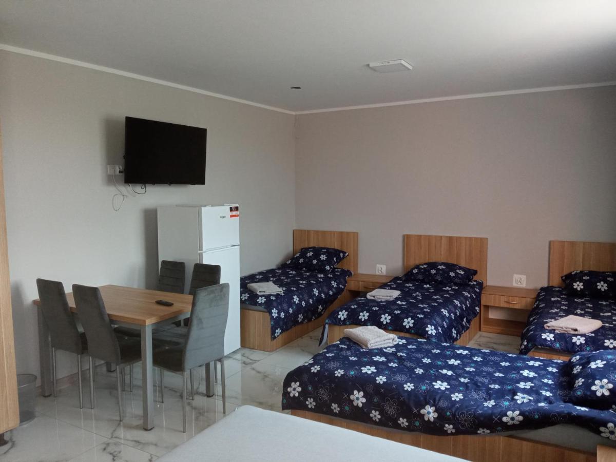 Czerwony Szafir Grodzisk Hostel กรอดยิสค์ มาโซเวียสกี ภายนอก รูปภาพ