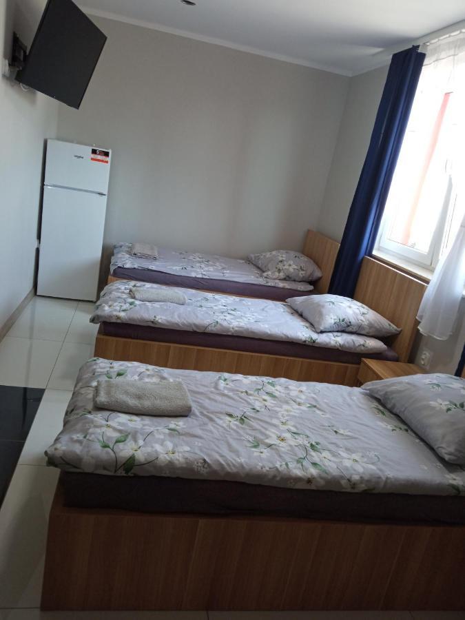 Czerwony Szafir Grodzisk Hostel กรอดยิสค์ มาโซเวียสกี ภายนอก รูปภาพ