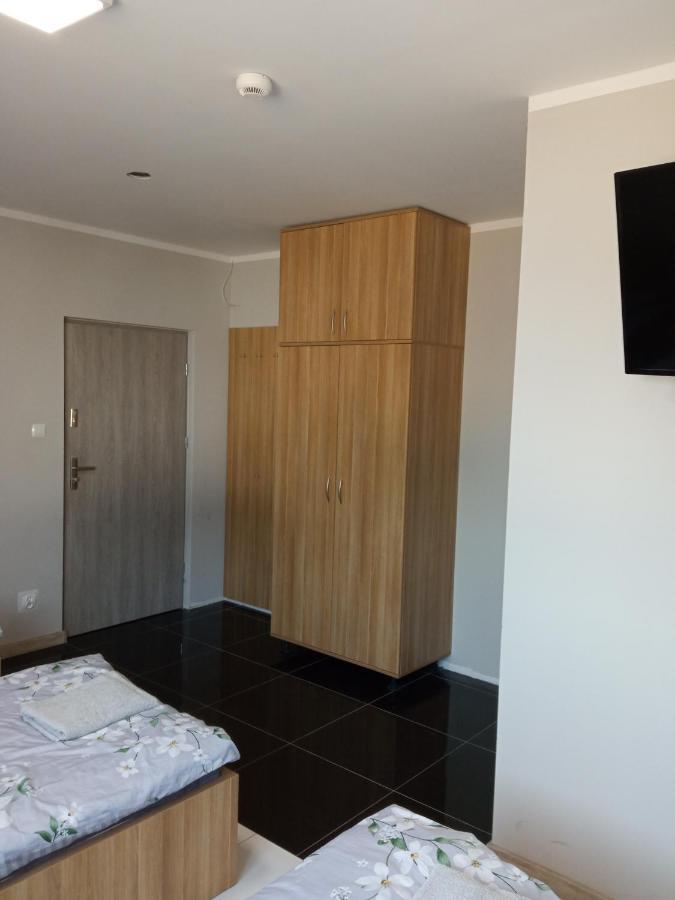 Czerwony Szafir Grodzisk Hostel กรอดยิสค์ มาโซเวียสกี ภายนอก รูปภาพ